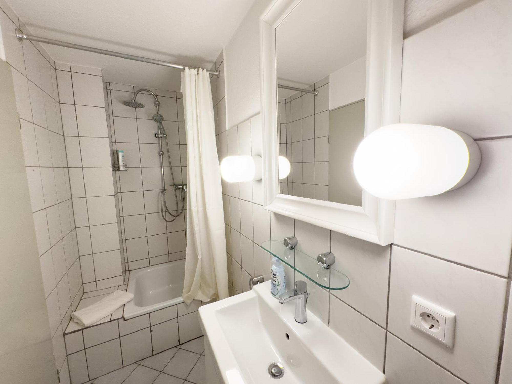 Schoene Wohnung Fuer 4 Gaeste An Der Eilenriede Mit Kostenlosen Parkplaetzen Ганновер Экстерьер фото